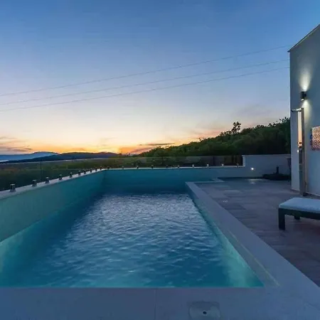 Hillside Barci